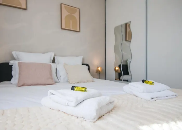 L'ecrin Du Clocher Maison Piscine Jardin Wifi * Rivière-sur-Tarn