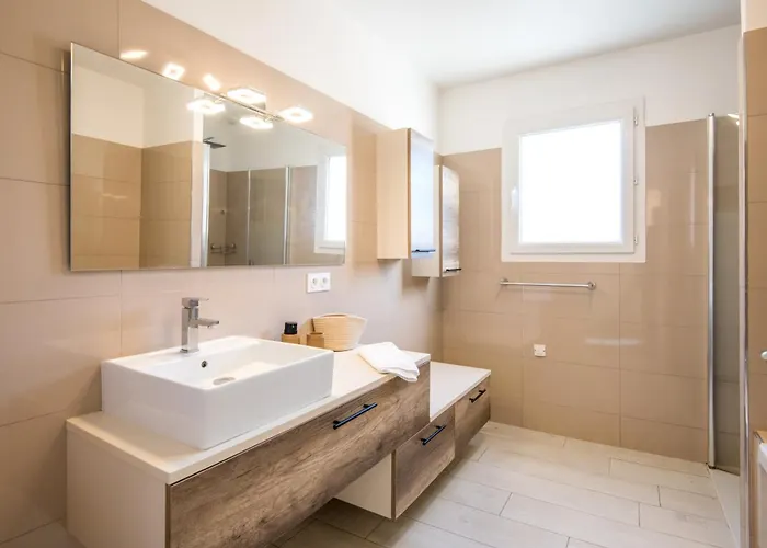 L'ecrin Du Clocher Maison Piscine Jardin Wifi Appartement