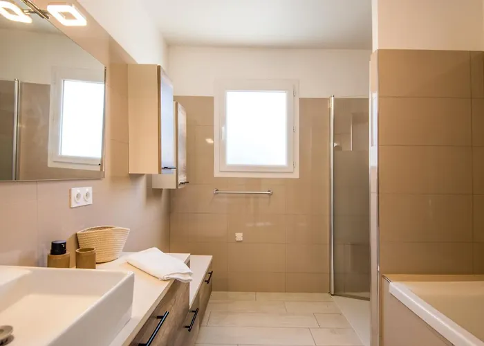 L'ecrin Du Clocher Maison Piscine Jardin Wifi *