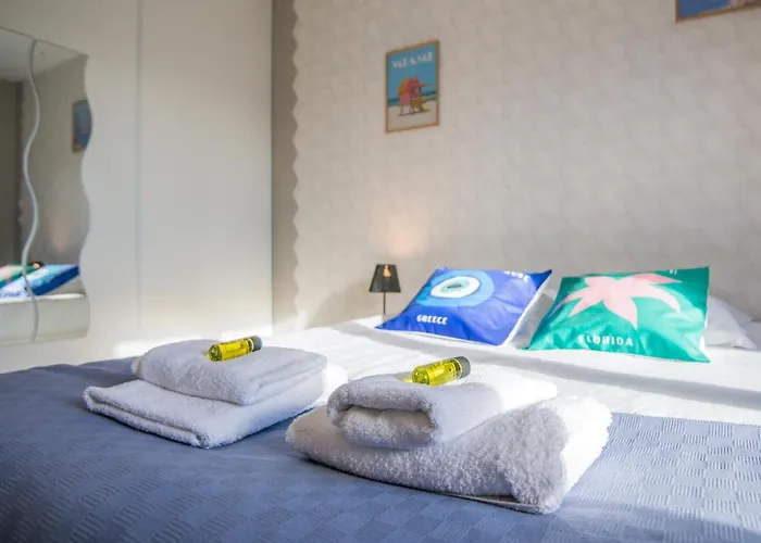 L'ecrin Du Clocher Maison Piscine Jardin Wifi Appartement *